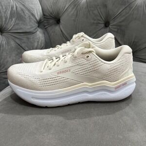 Brooks Ghost Max 2 Running Shoes Women 9.5 Coconut Milk/Gray Athletic Snearkers